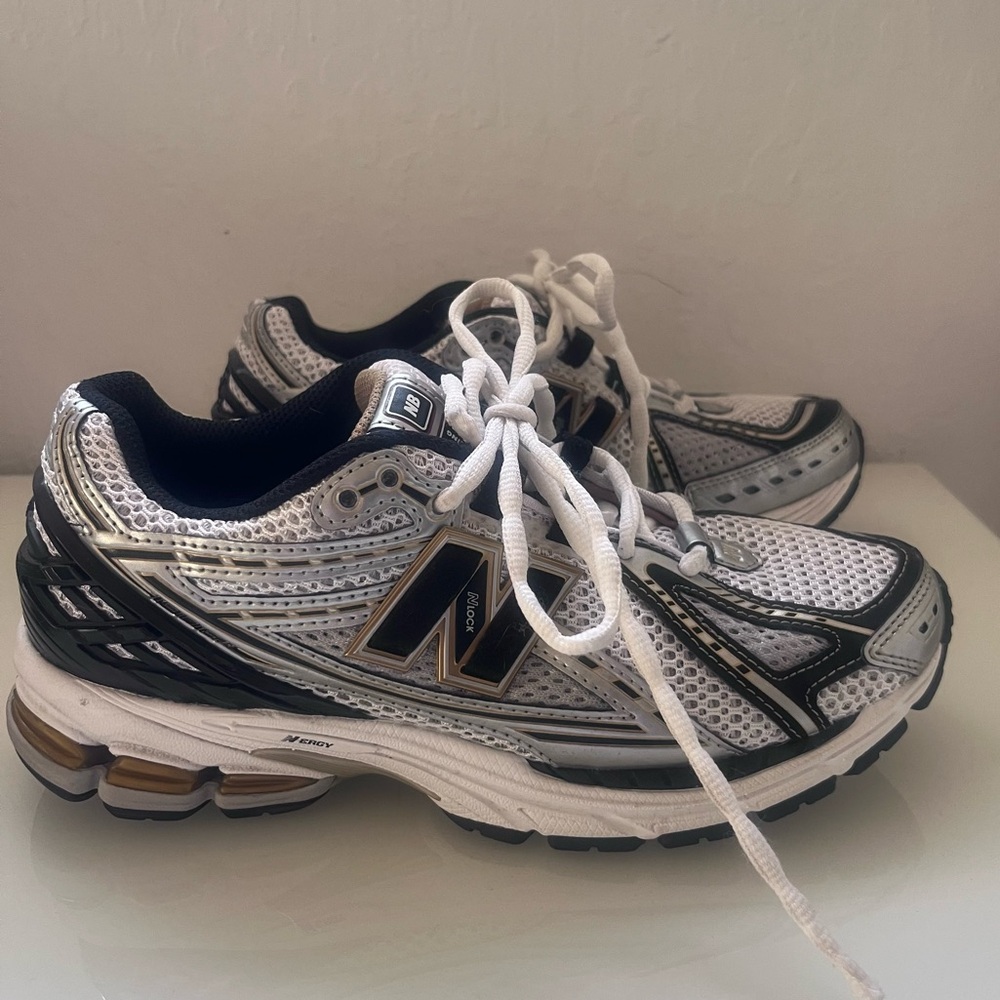[Like New!] NEW BALANCE 1906R Black / White / Gold Metallic: Sz M5 / W 6.5 - Picture 11 of 14